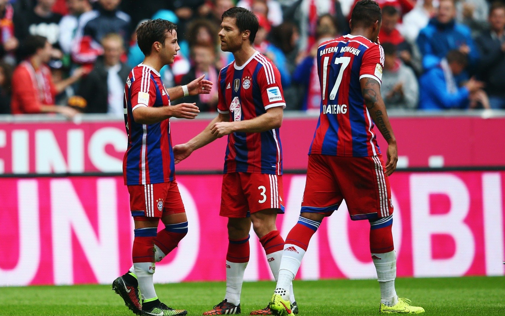 kaiyun官方-列队迎梅西,谦逊显风度,武磊用行动诠释足球的绅士精神,武磊列队迎梅西,谦逊风度诠释足球绅士精神
